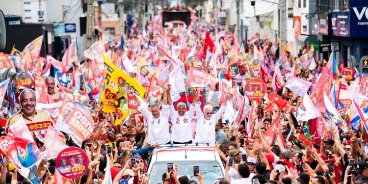 Caminhada de Jerônimo reúne multidão em Vitória da Conquista a 15 dias da eleição