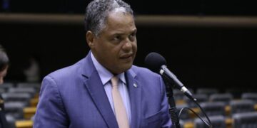 Antonio Brito é único deputado da Bahia sem faltas em sessões da Câmara desde 2023