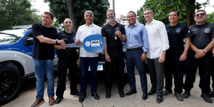 Citado pela oposição em Jequié para 2028, Ramon Fernandes aparece ao lado de Jerônimo em entrega de viatura