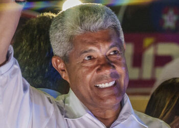 Jerônimo Rodrigues é reeleito governador da Bahia e garante mais quatro anos de governo do PT