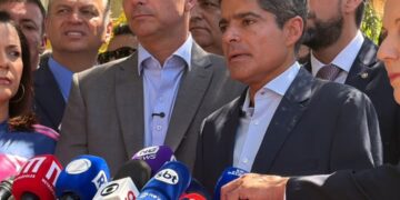 ACM Neto anuncia apoio a Flávio Bolsonaro e promete mobilização na Bahia