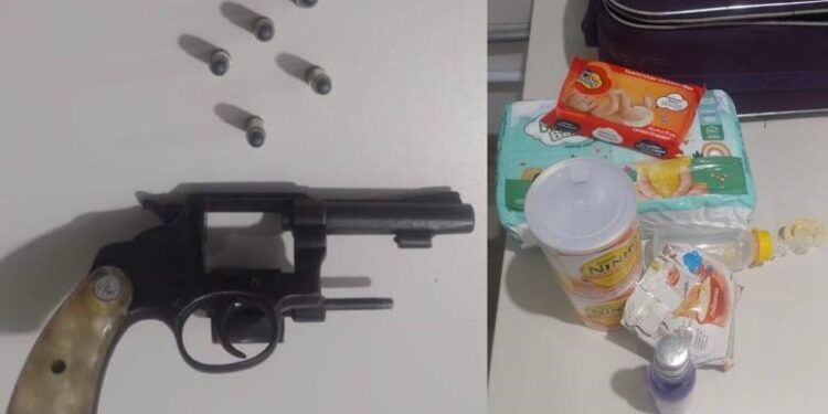 Suspeitos de sequestrar bebê são presos no sul da Bahia; carro e arma são apreendidos