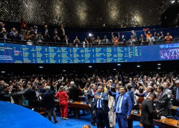 Senado aprova fim da escala 6×1 com 75 votos favoráveis; PEC vai à promulgação