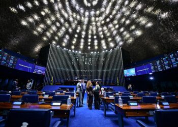 Senado prevê votação de PEC que acaba com escala 6×1 nesta quarta-feira