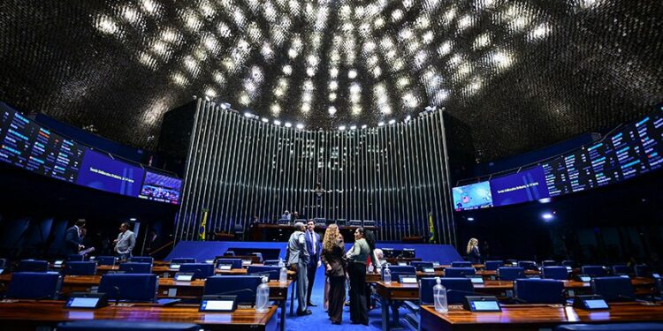 Senado prevê votação de PEC que acaba com escala 6×1 nesta quarta-feira